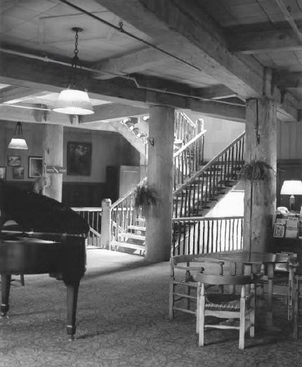 lobby area at the Oregon Caves Chateau