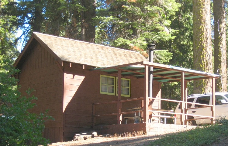 Grant Grove Lodge cabin