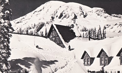 winter snow depth at paradise inn